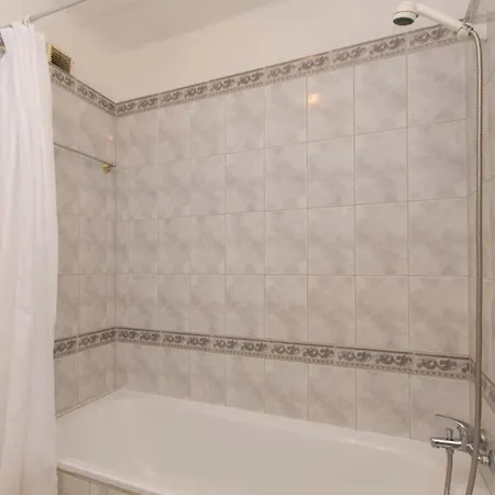 Santa Maria 99 - One Bed アデヘ